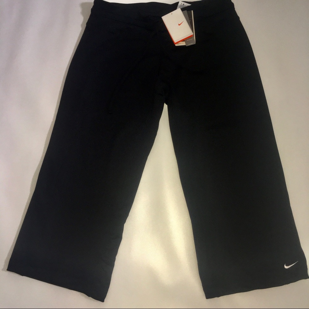 NWT-Nike- Women’s Dri-fit Capri Crop Pants